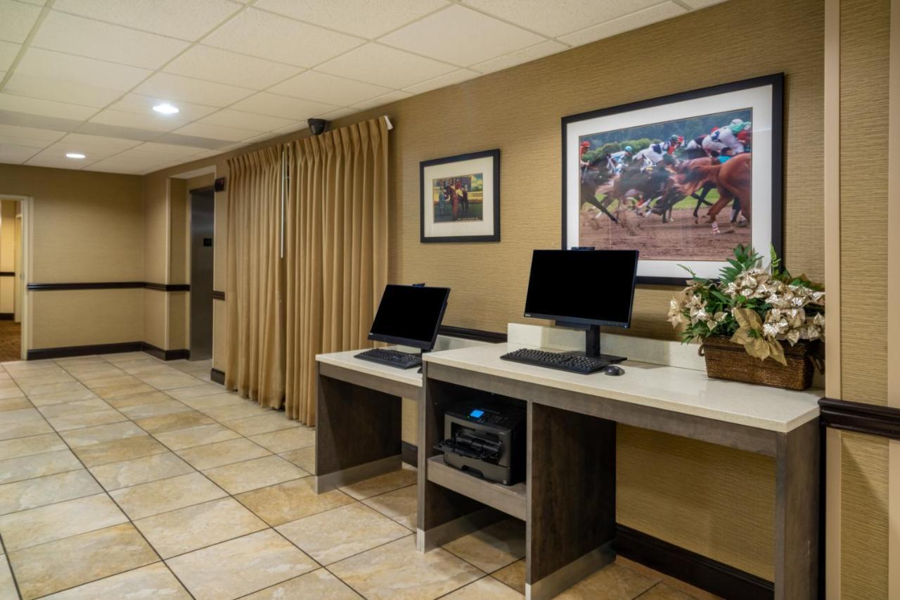 Отель La Quinta By Wyndham Lexington South / Hamburg Экстерьер фото