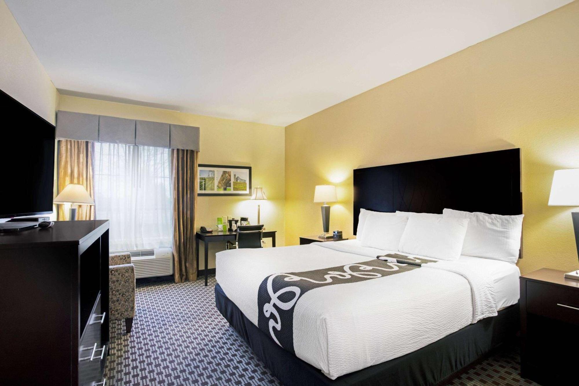 Отель La Quinta By Wyndham Lexington South / Hamburg Экстерьер фото
